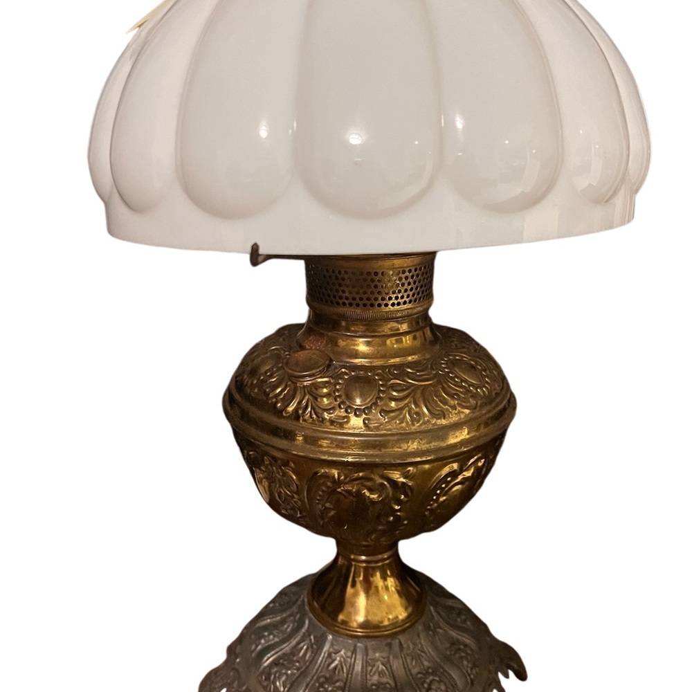 Elegant White and Gold Table Lamp vintage
